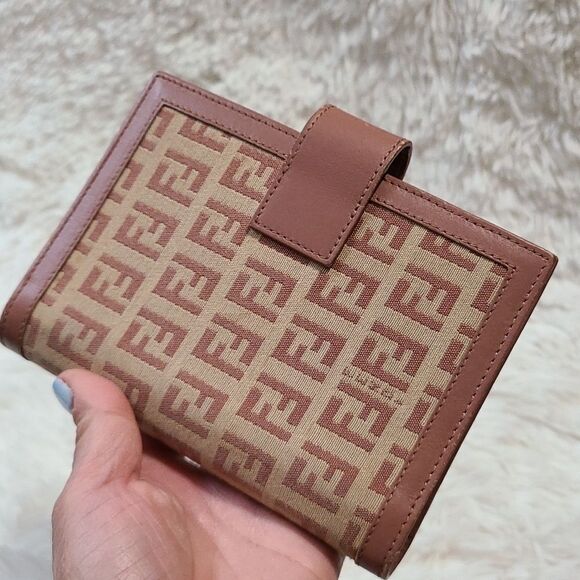 💯 Authentic Fendi Organizer 🍀 - Picture 4 of 15